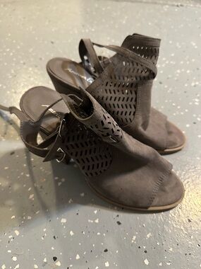 Women’s Grey Cutout Peep-Toe Heels